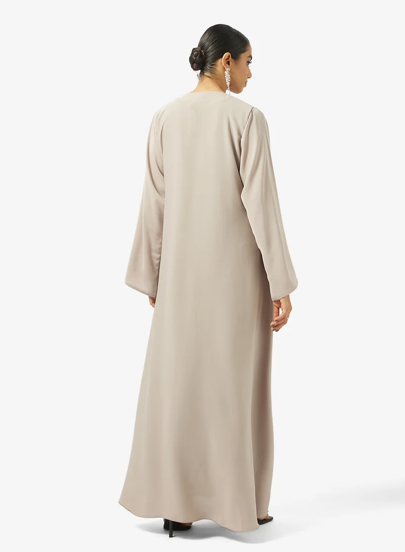 هيا كلوزيت عباية بلف أمامي غير متماثل